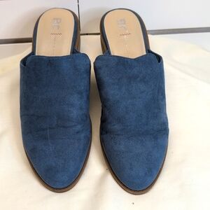 BC Size 8 Blue Vegan Suede Austin Mule Flat Free People